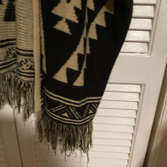 Do Everything in Love  Black Brown Aztec Design Shawl - Picture 5 of 7